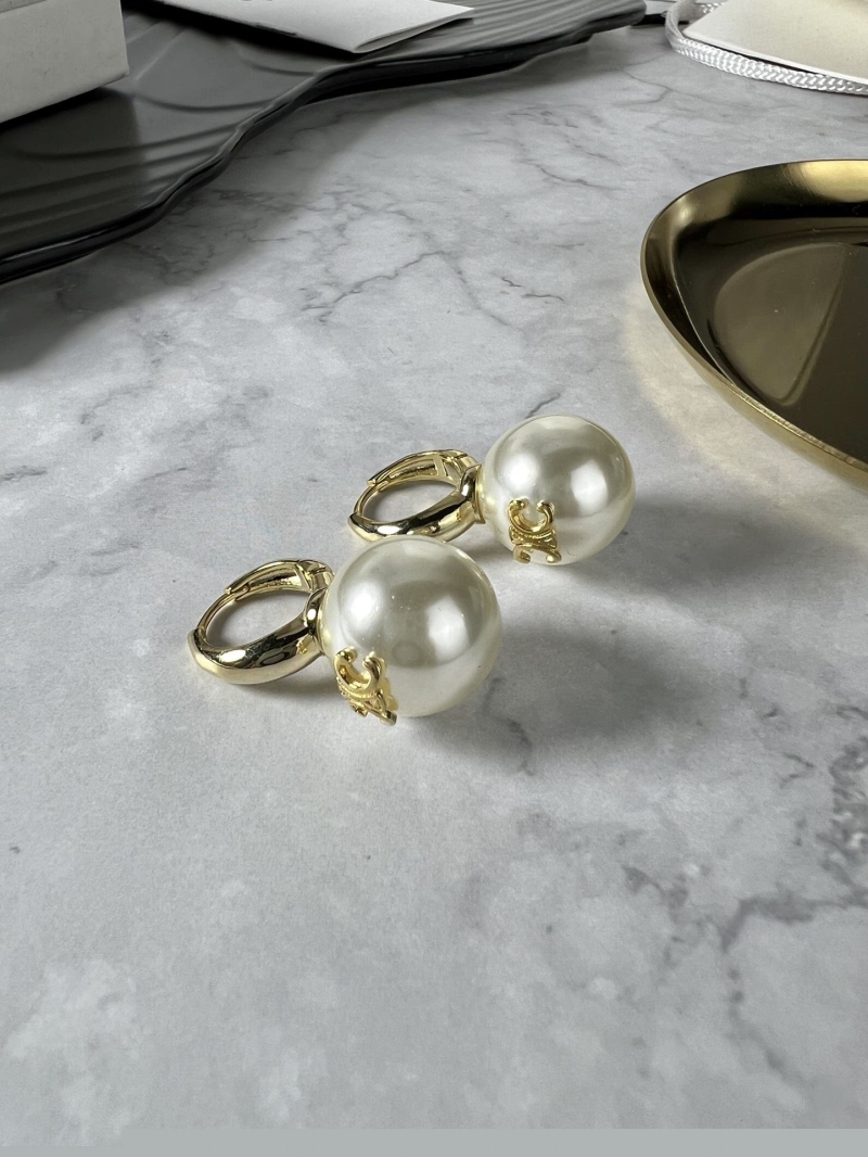 Ce**e earrings